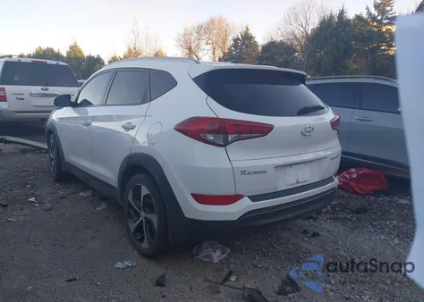 2016 Hyundai Tucson Sport z USA, uszkodzony, nr VIN KM8J33A28GU046946